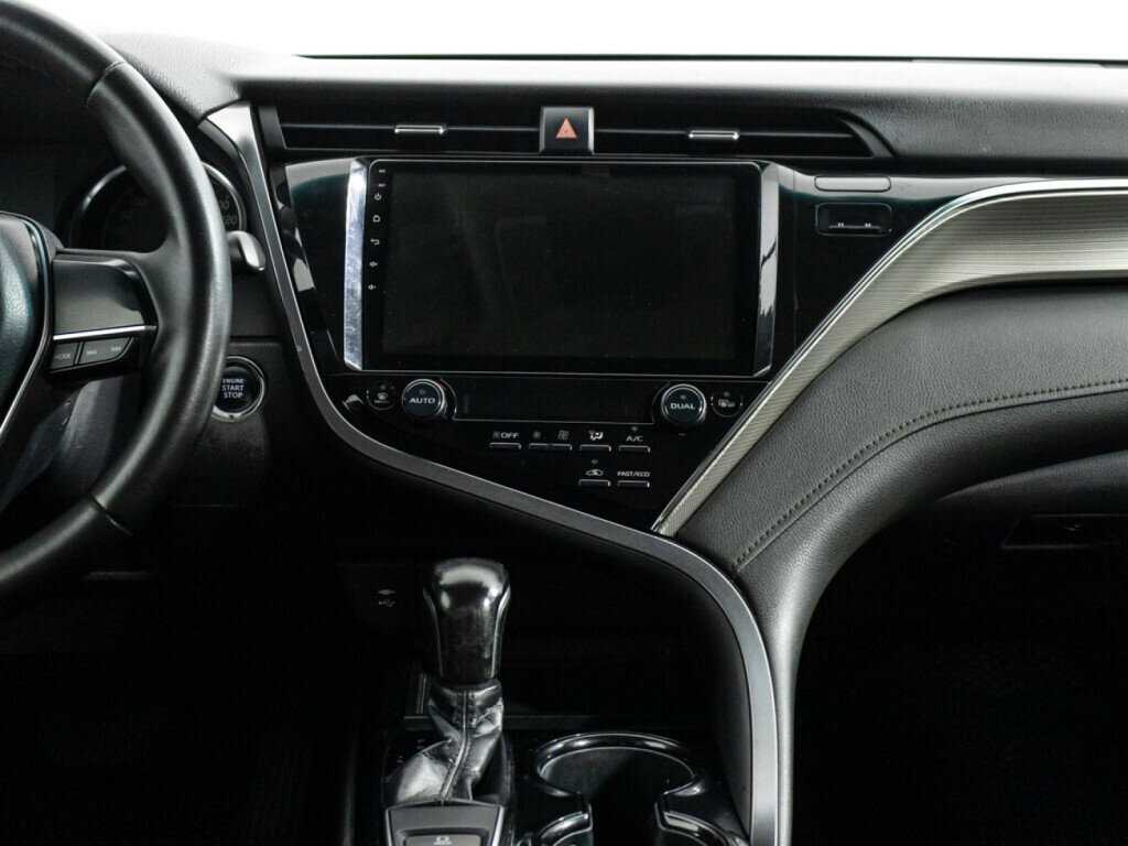 Toyota Camry с пробегом — 2018 год. Фото: #13