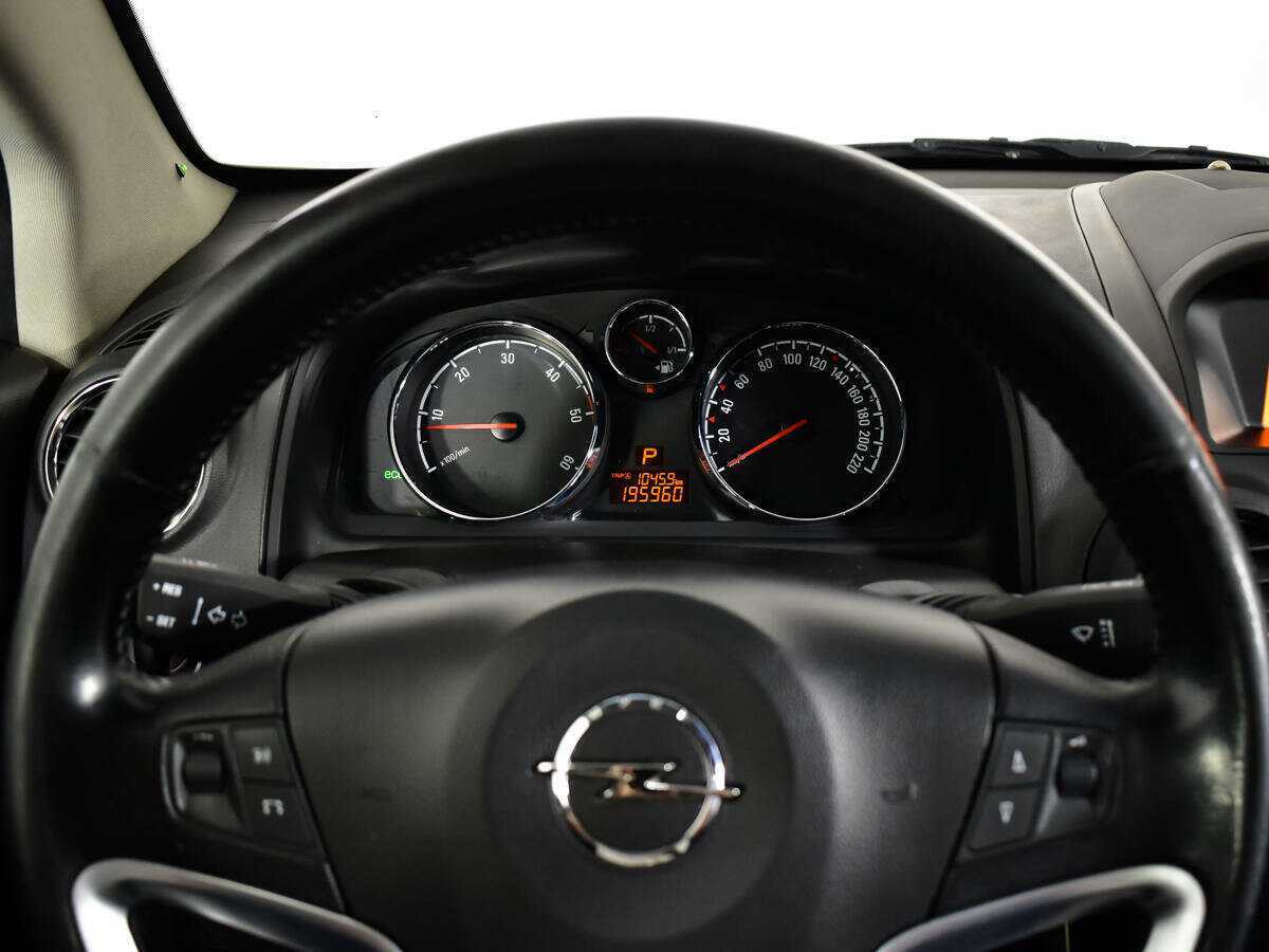 Opel Antara с пробегом — 2012 год. Фото: #10
