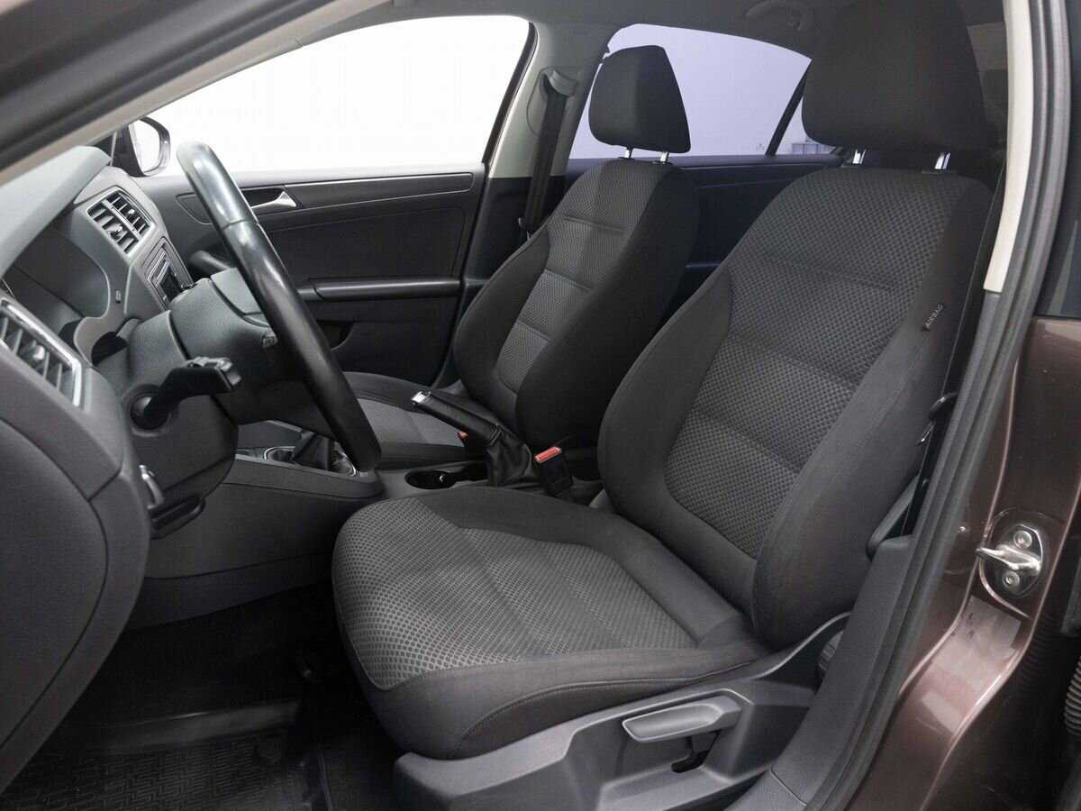 Volkswagen Jetta с пробегом — 2014 год. Фото: #9