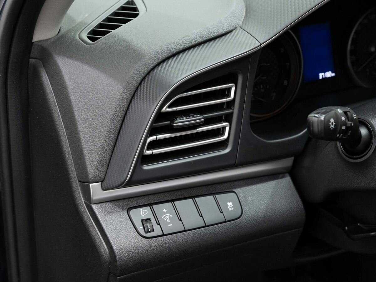 Hyundai Elantra с пробегом — 2020 год. Фото: #19