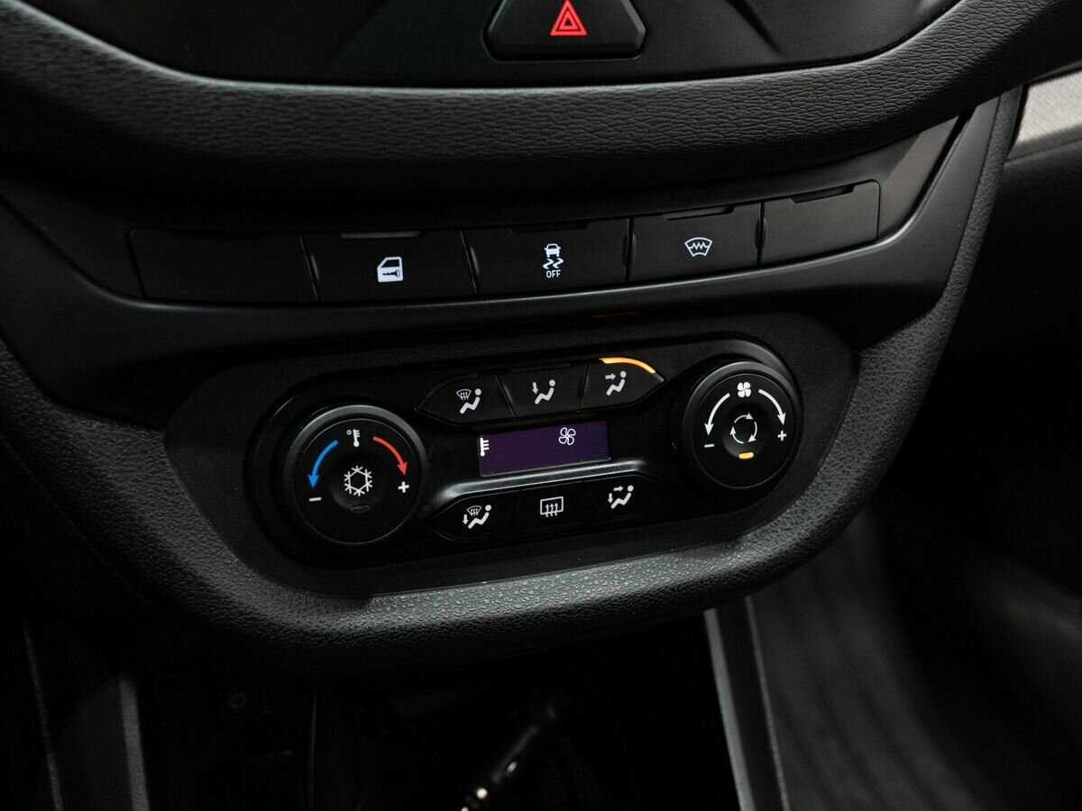 Lada (ВАЗ) Vesta с пробегом — 2019 год. Фото: #18