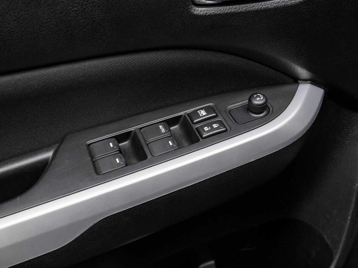 Suzuki Vitara с пробегом — 2015 год. Фото: #15