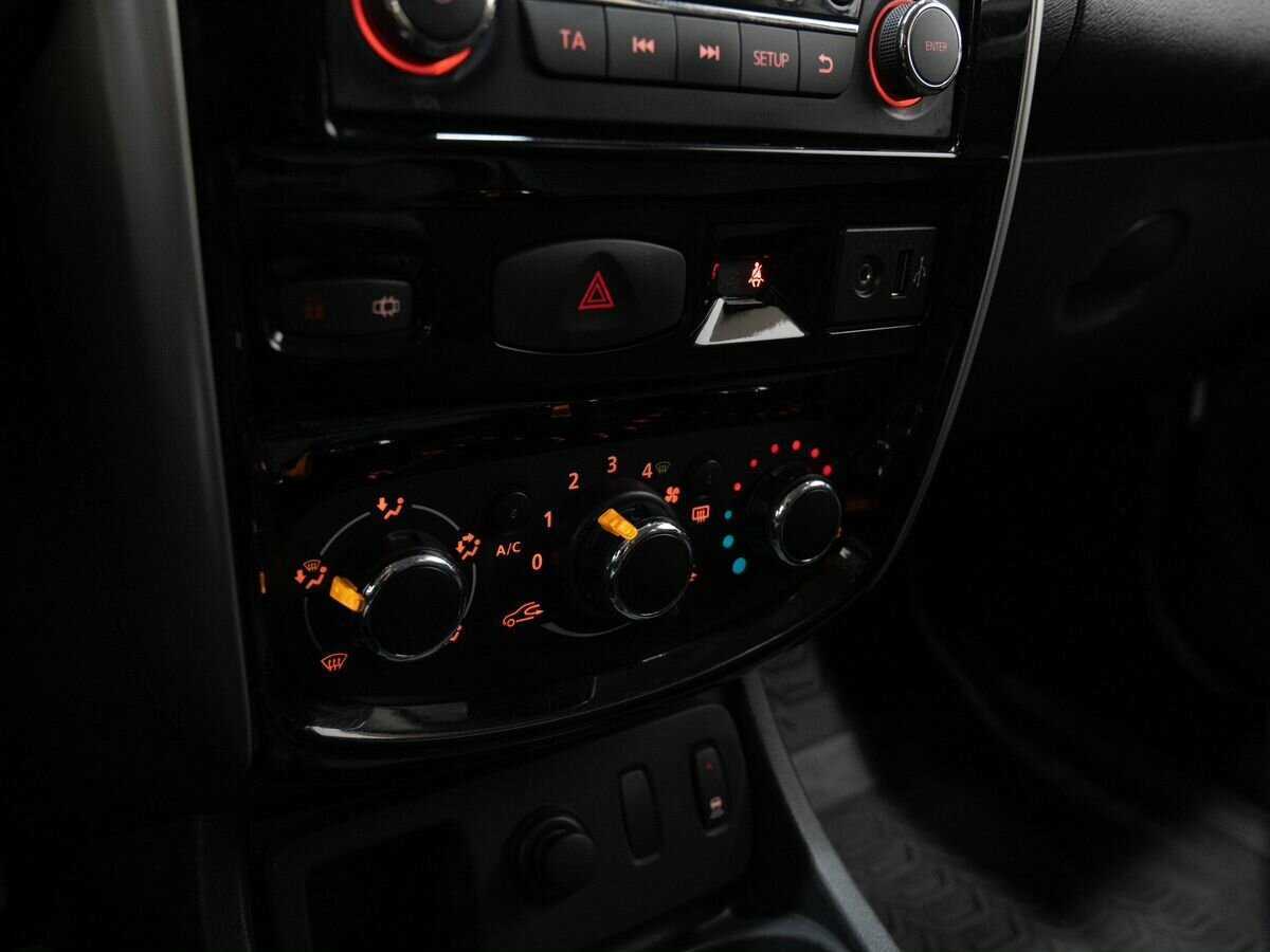 Nissan Terrano с пробегом — 2015 год. Фото: #17