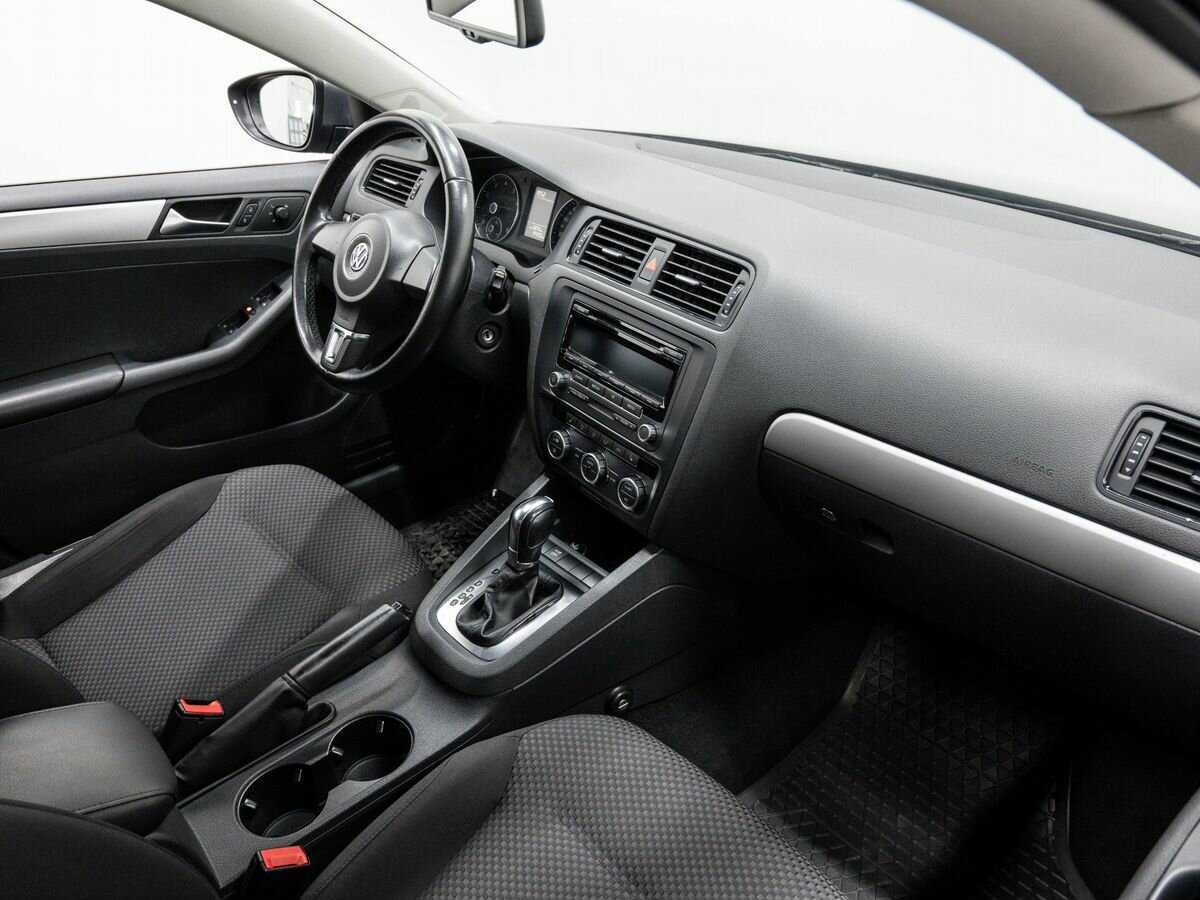 Volkswagen Jetta с пробегом — 2012 год. Фото: #7