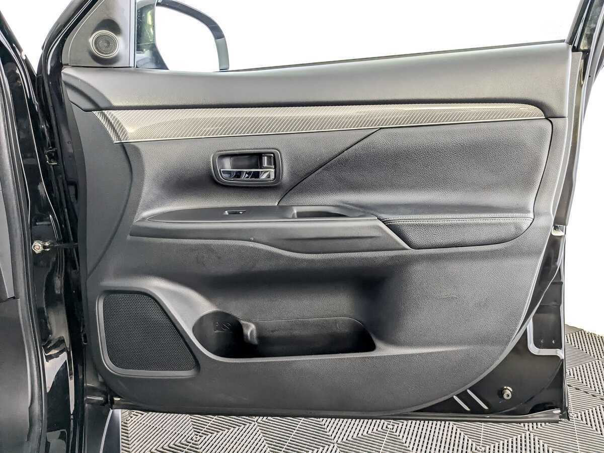 Mitsubishi Outlander с пробегом — 2021 год. Фото: #23