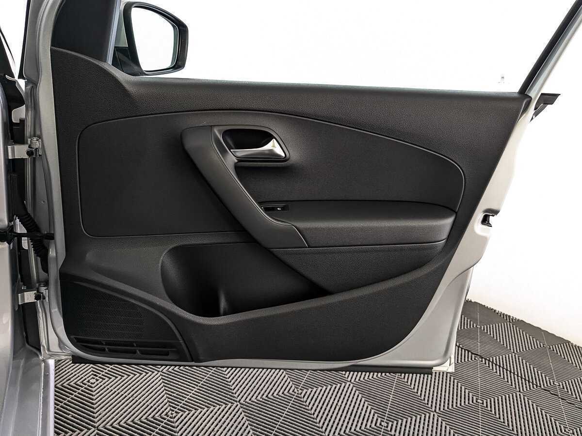 Volkswagen Polo с пробегом — 2015 год. Фото: #24