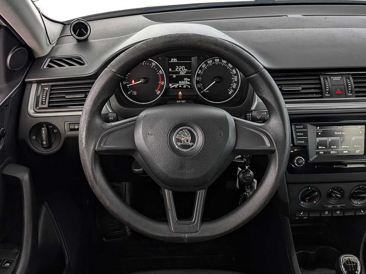 Skoda Rapid с пробегом — 2017 год. Фото: #18