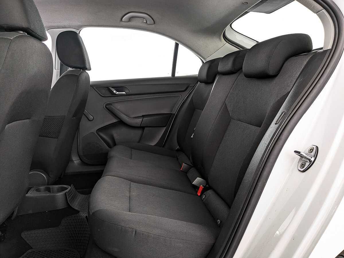 Skoda Rapid с пробегом — 2017 год. Фото: #17