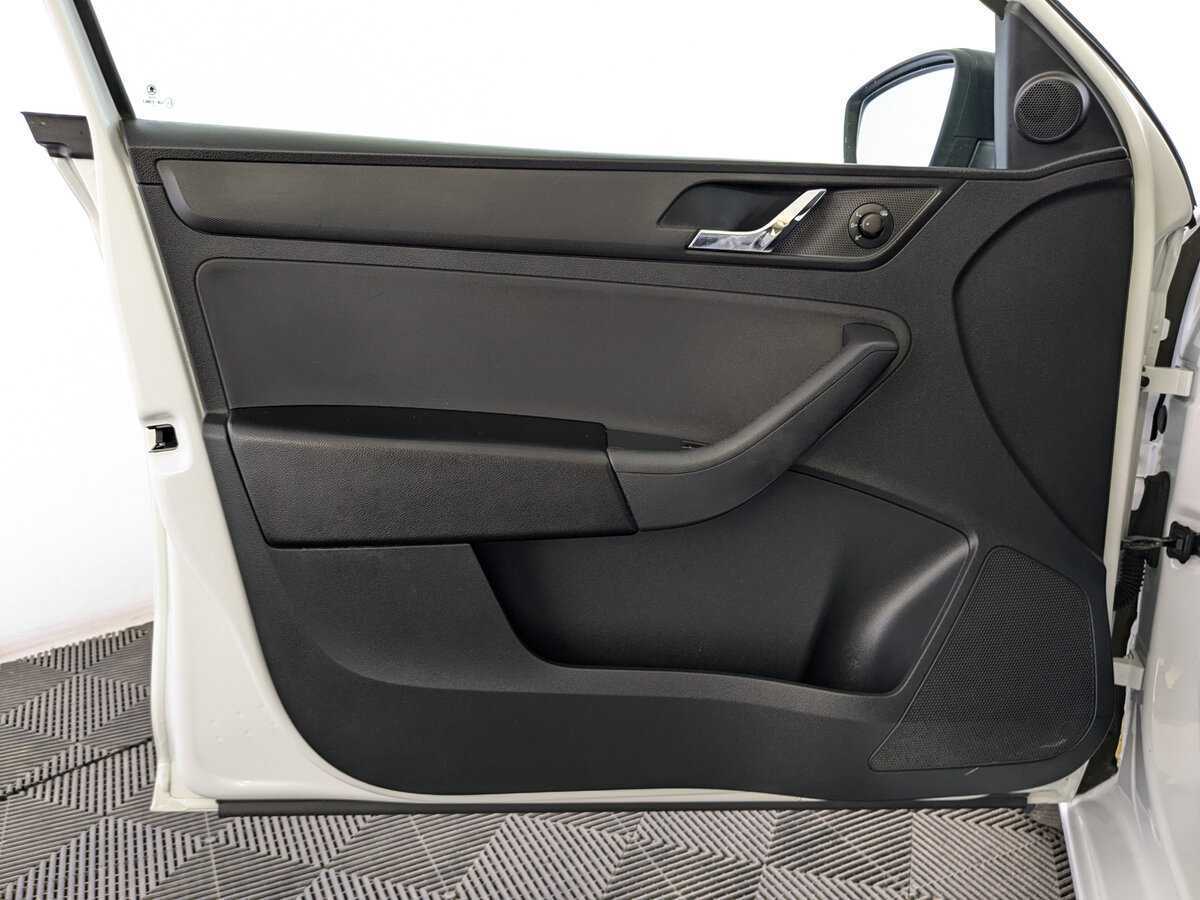 Skoda Rapid с пробегом — 2017 год. Фото: #18