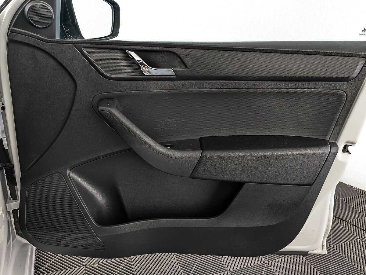 Skoda Rapid с пробегом — 2017 год. Фото: #22