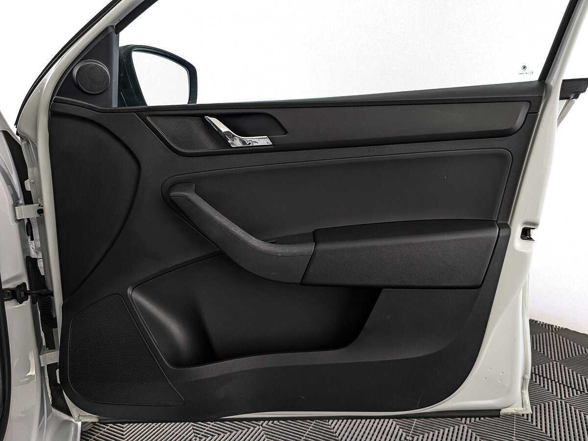 Skoda Rapid с пробегом — 2017 год. Фото: #22