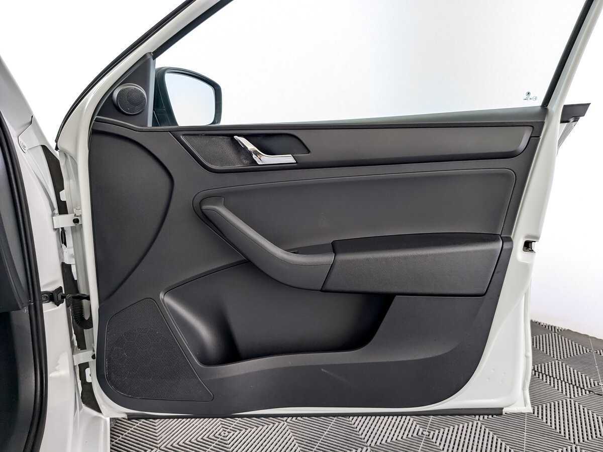 Skoda Rapid с пробегом — 2017 год. Фото: #23