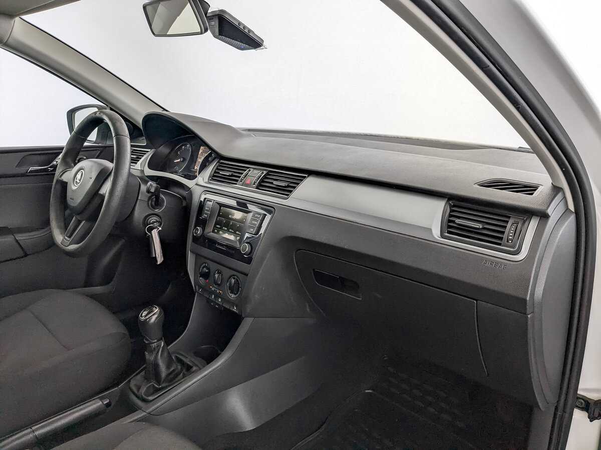 Skoda Rapid с пробегом — 2017 год. Фото: #10