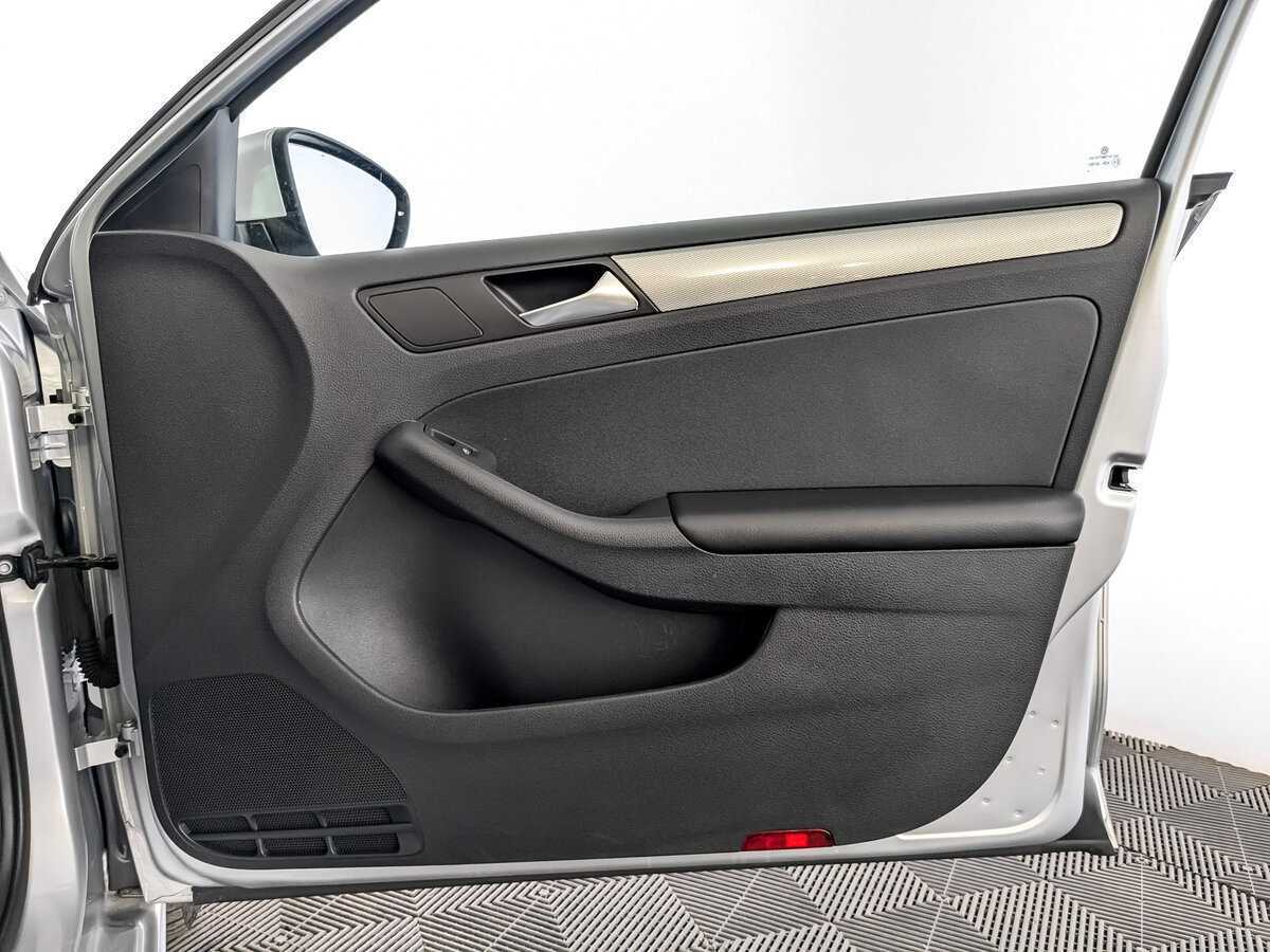 Volkswagen Jetta с пробегом — 2016 год. Фото: #23