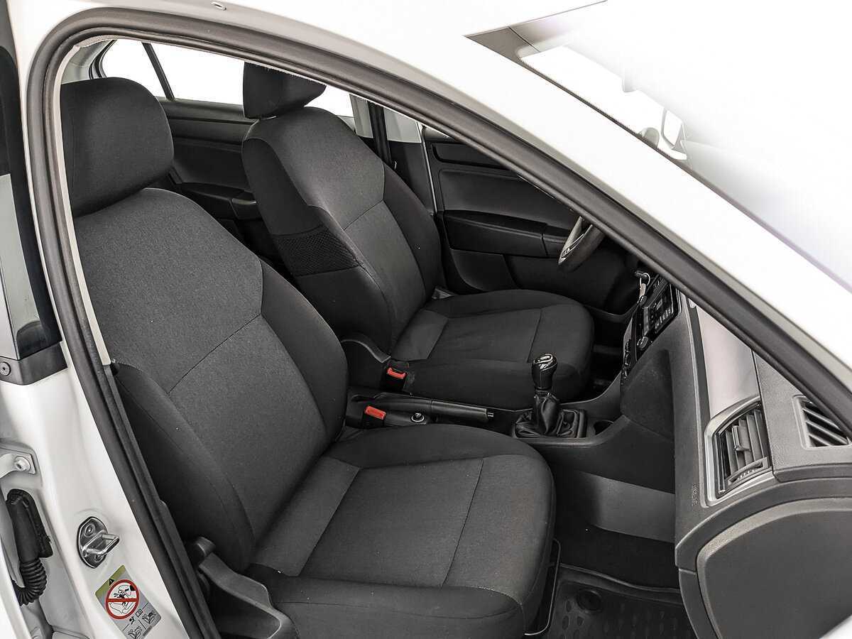 Skoda Rapid с пробегом — 2017 год. Фото: #22