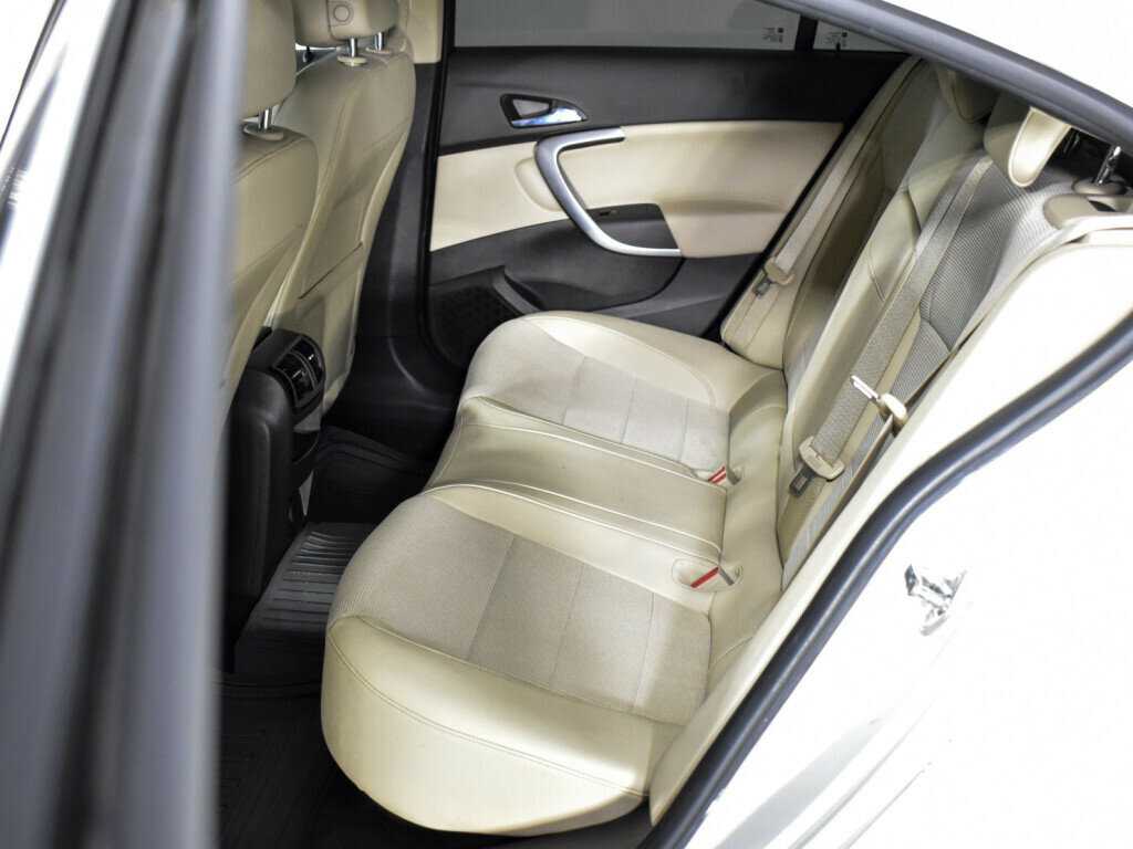 Opel Insignia с пробегом — 2012 год. Фото: #10