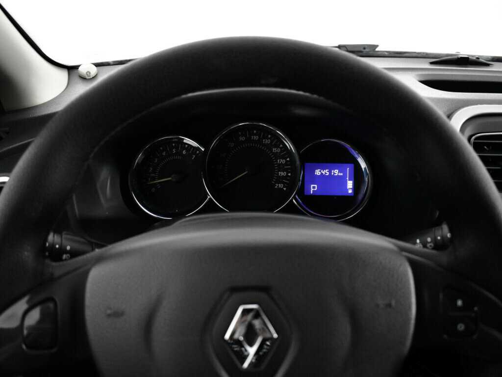 Renault Sandero с пробегом — 2016 год. Фото: #10