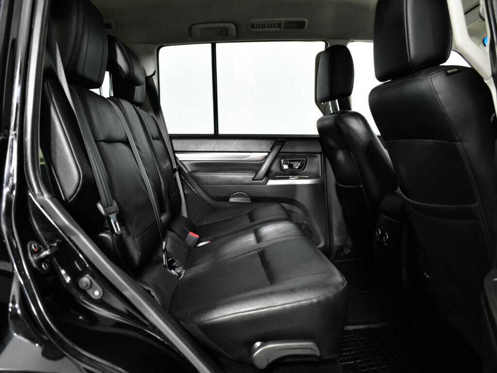 Mitsubishi Pajero с пробегом — 2014 год. Фото: #9