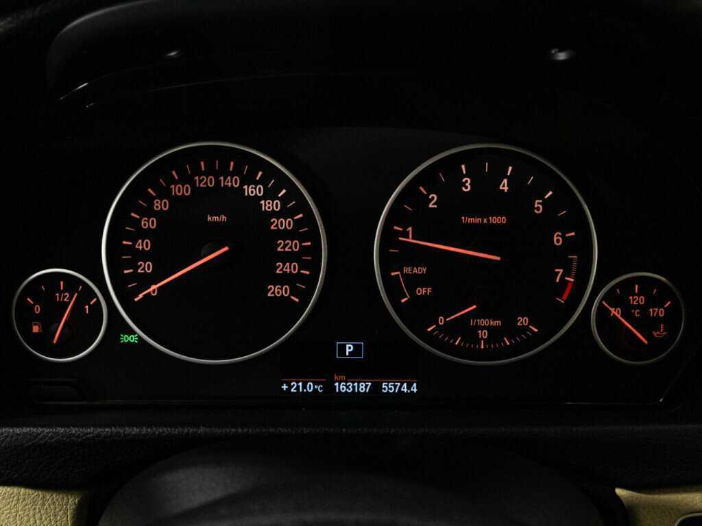 BMW 3 серии с пробегом — 2014 год. Фото: #11