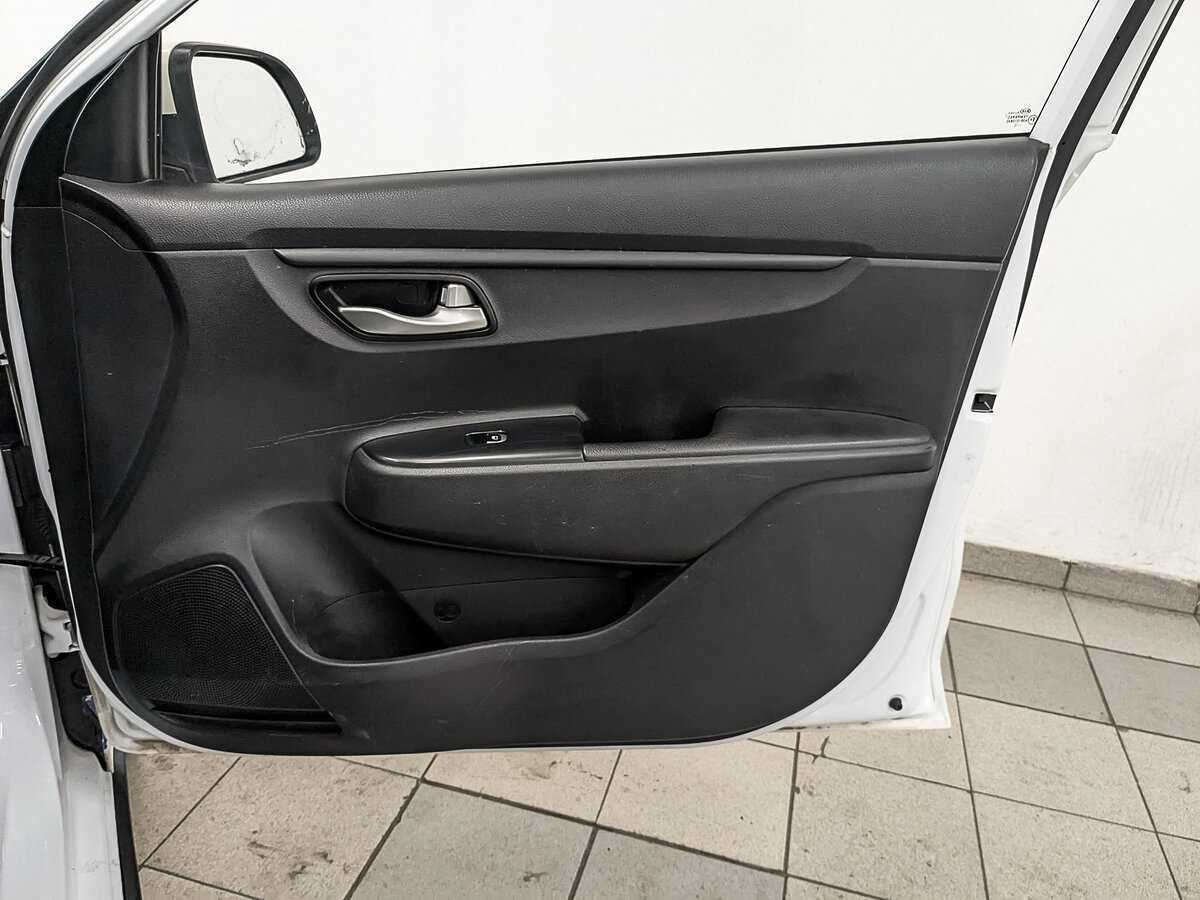 Kia Rio с пробегом — 2020 год. Фото: #21