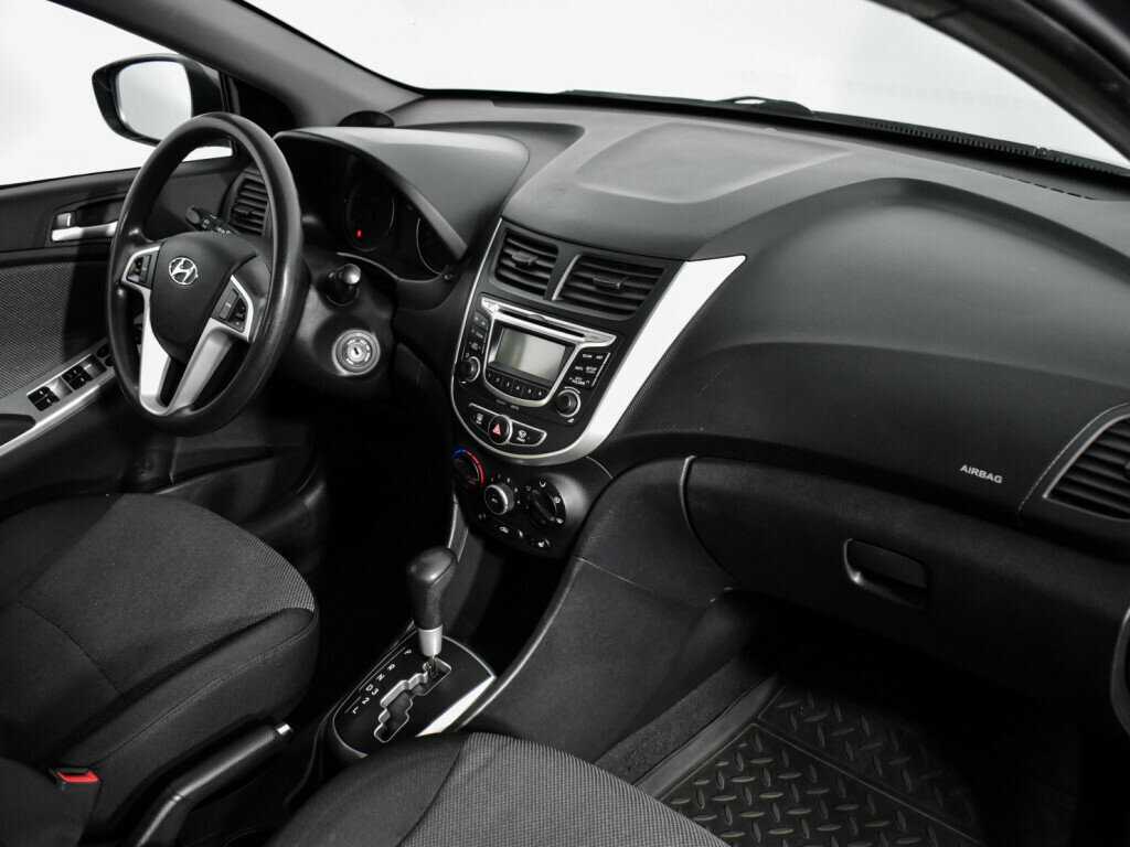 Hyundai Solaris с пробегом — 2014 год. Фото: #10