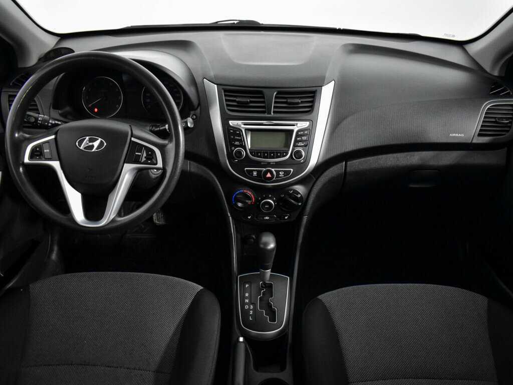 Hyundai Solaris с пробегом — 2014 год. Фото: #11