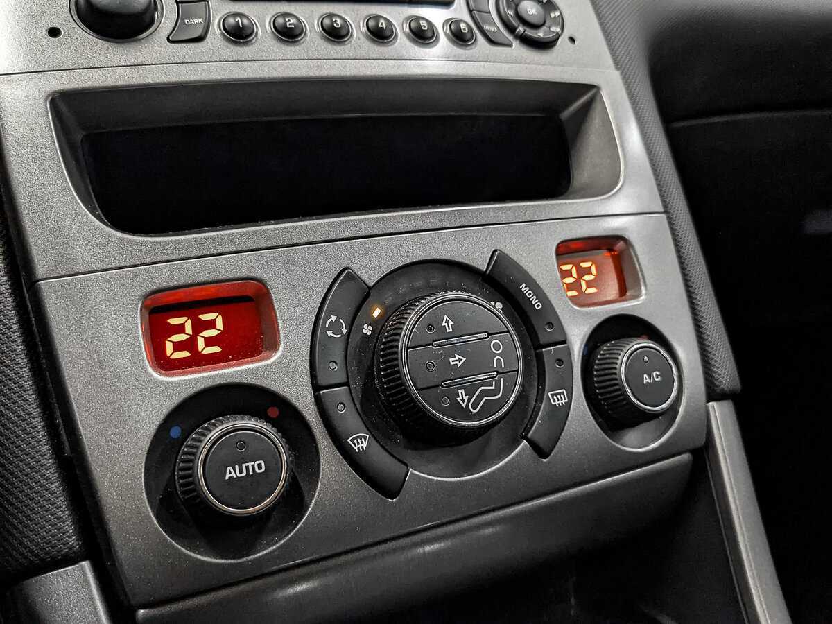 Peugeot 308 с пробегом — 2012 год. Фото: #22