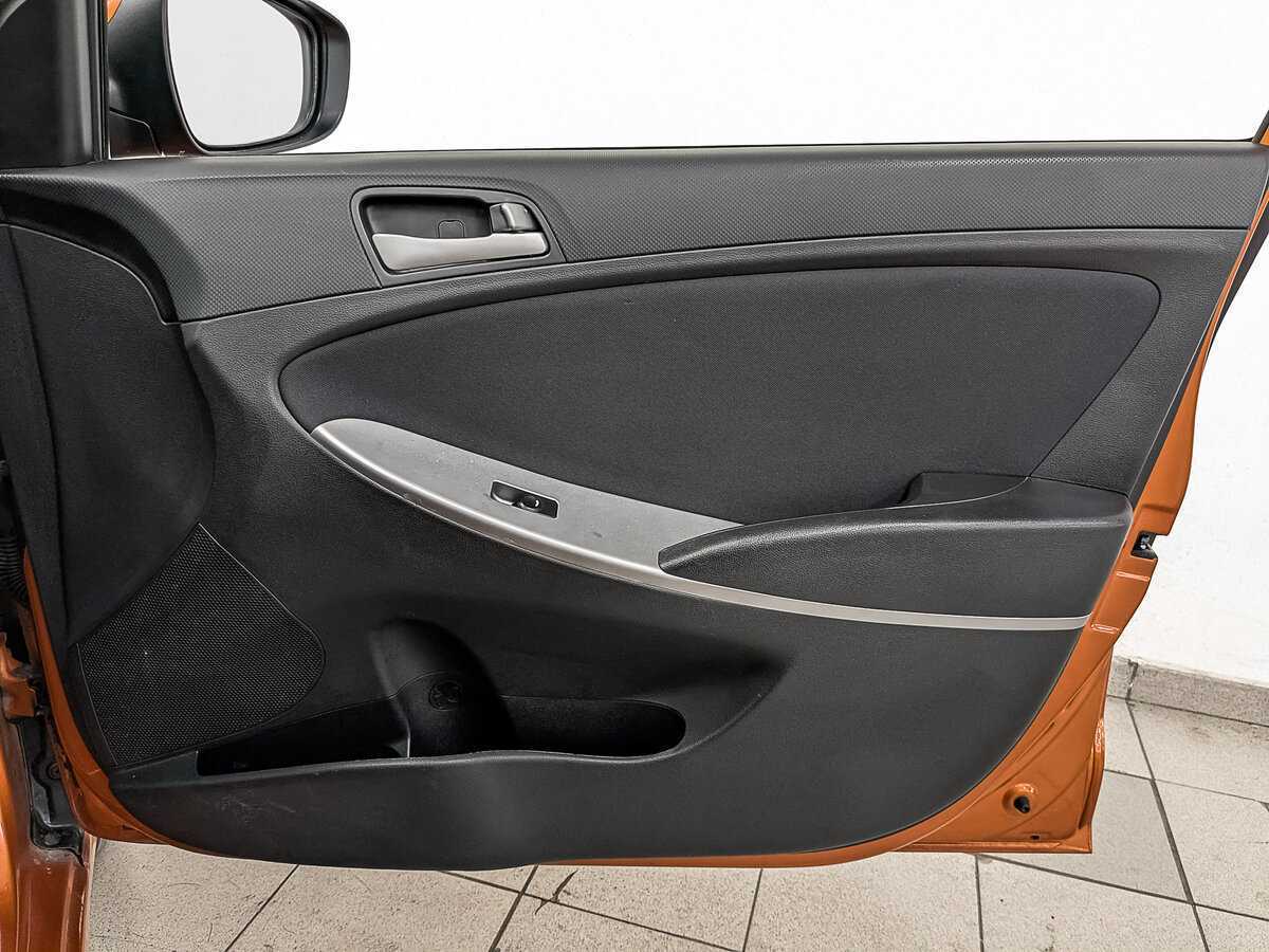 Hyundai Solaris с пробегом — 2015 год. Фото: #21