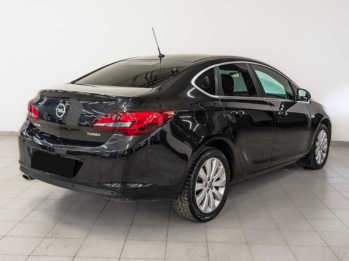 Opel Astra с пробегом — 2014 год. Фото: #4