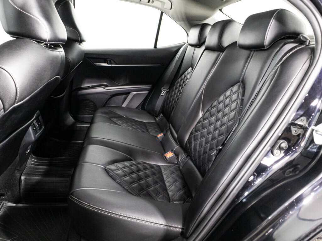 Toyota Camry с пробегом — 2018 год. Фото: #9