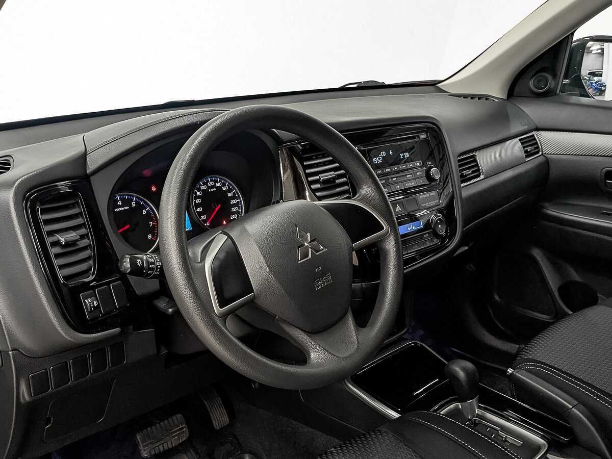 Mitsubishi Outlander с пробегом — 2018 год. Фото: #13