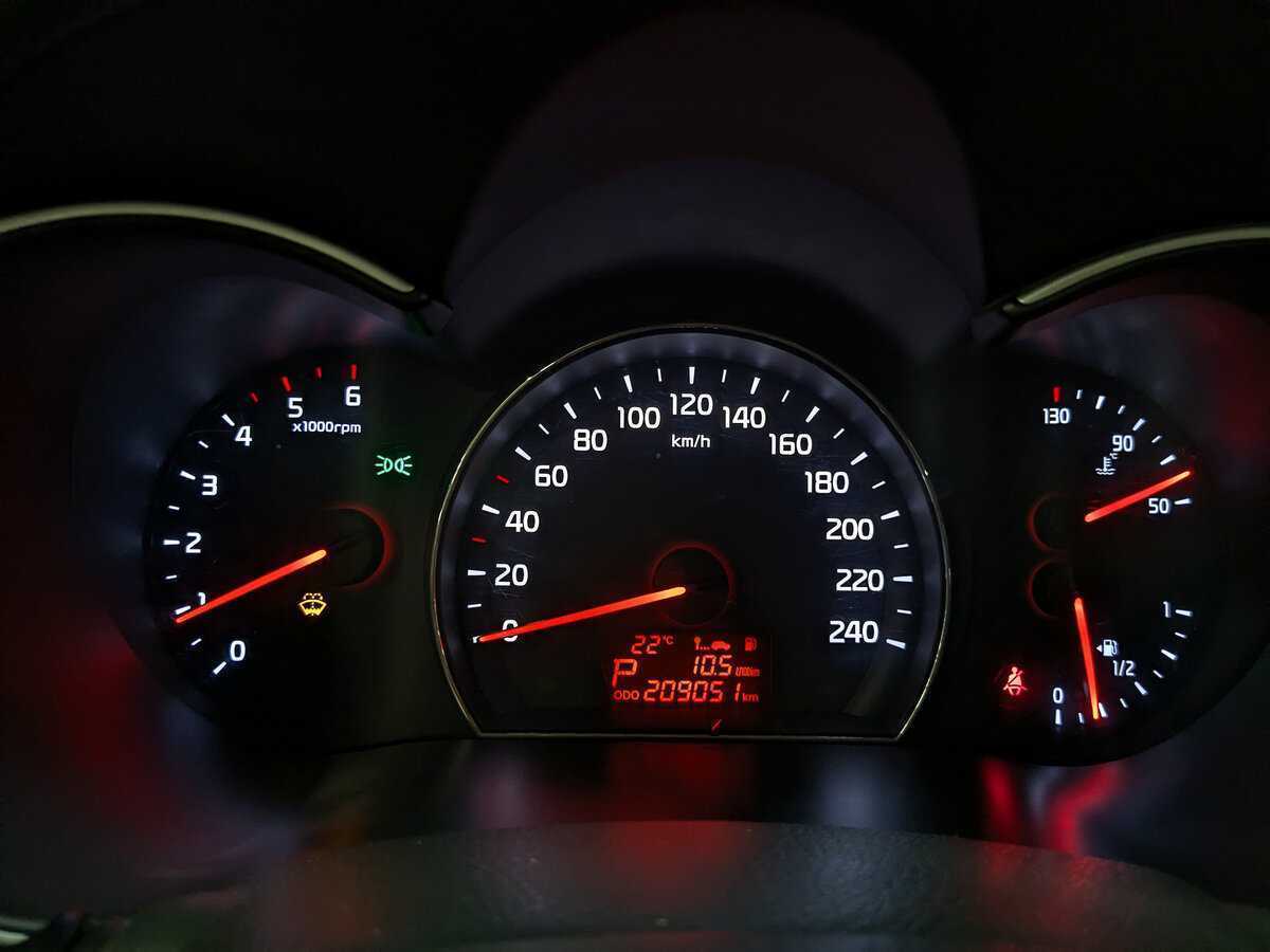 Kia Sorento с пробегом — 2015 год. Фото: #15