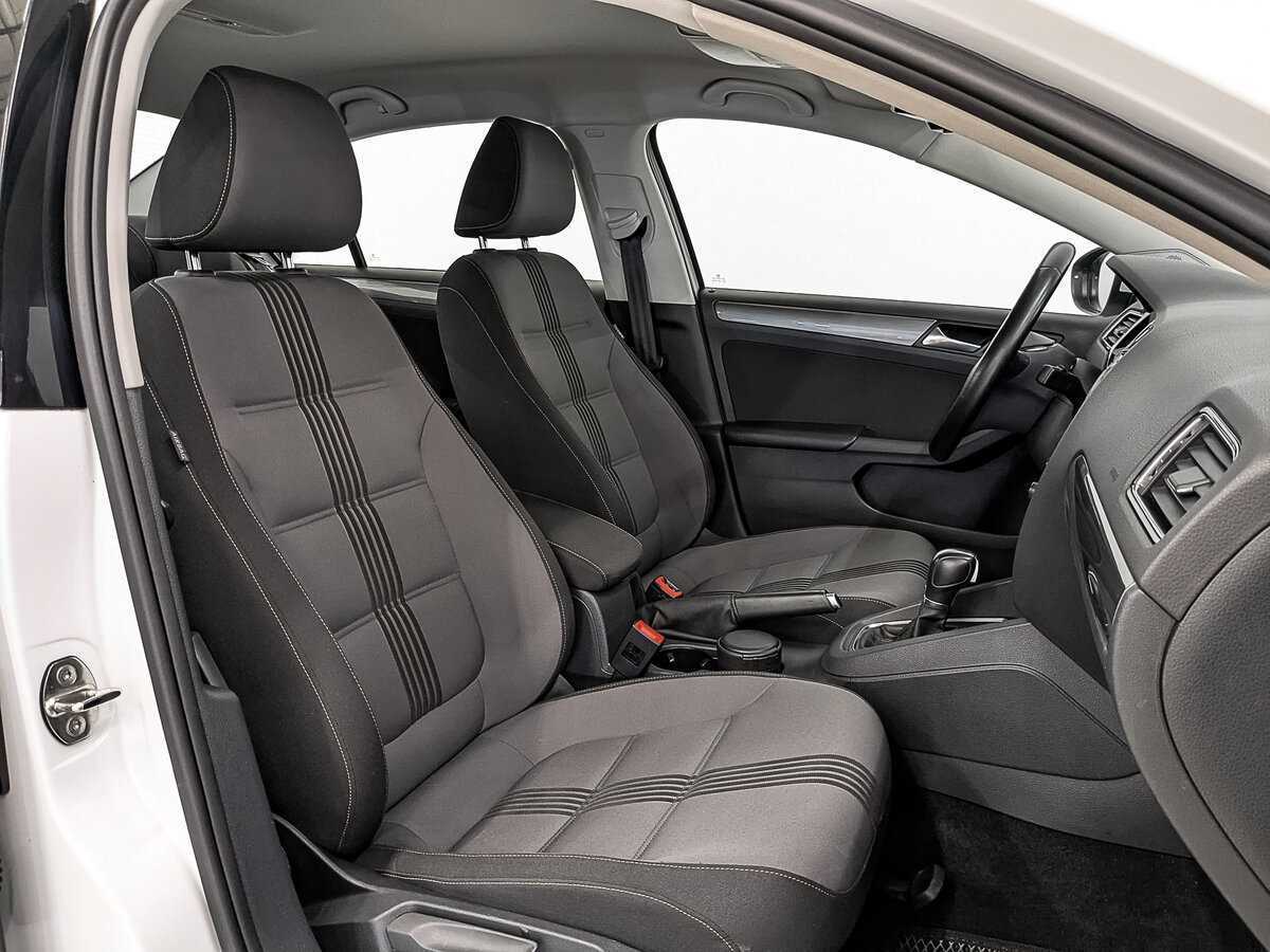 Volkswagen Jetta с пробегом — 2016 год. Фото: #23