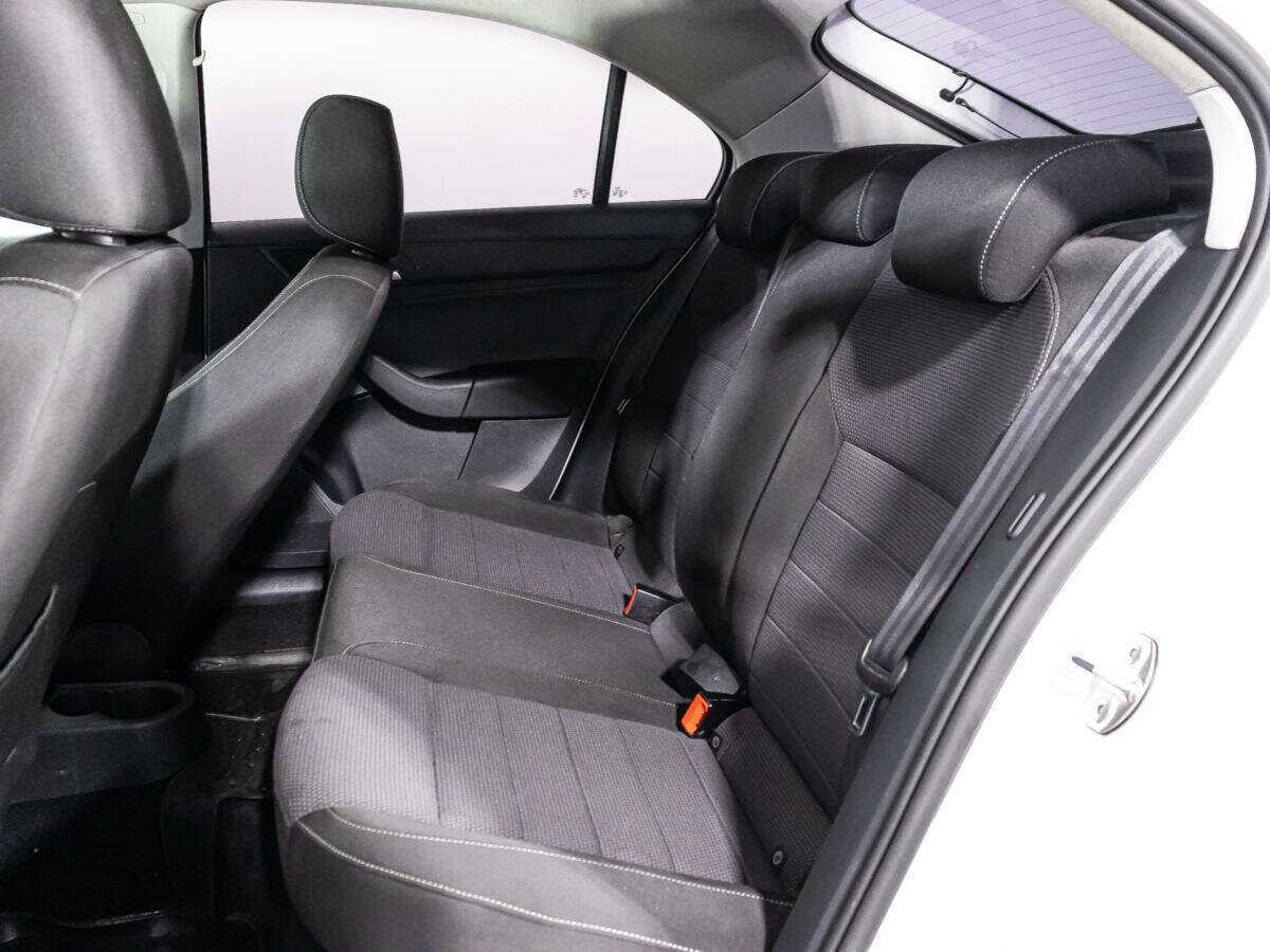 Skoda Rapid с пробегом — 2014 год. Фото: #5