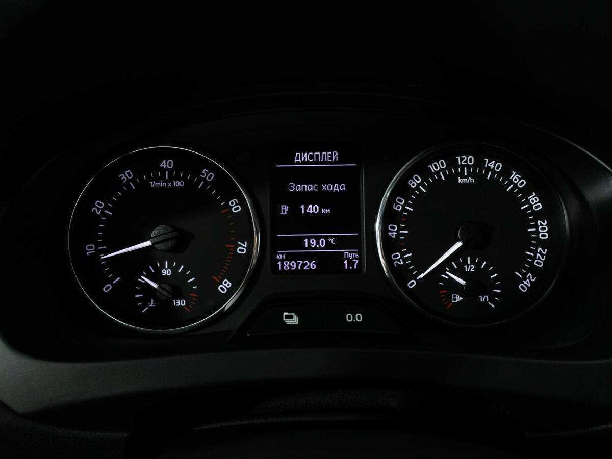 Skoda Rapid с пробегом — 2014 год. Фото: #7