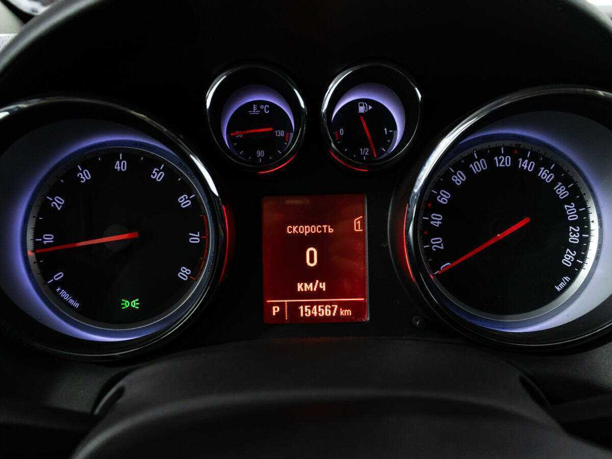 Opel Astra с пробегом — 2012 год. Фото: #11