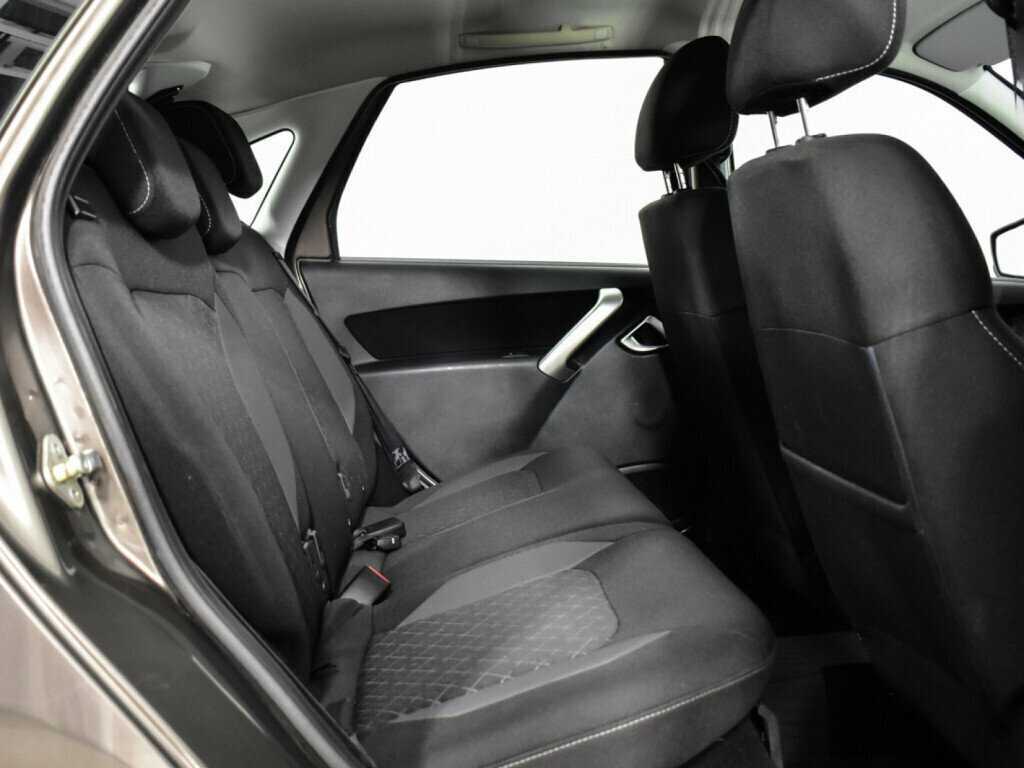 Lada (ВАЗ) Granta с пробегом — 2019 год. Фото: #9