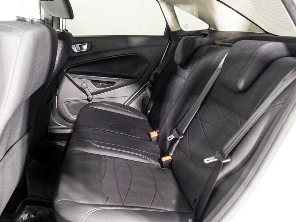 Ford Fiesta с пробегом — 2015 год. Фото: #9