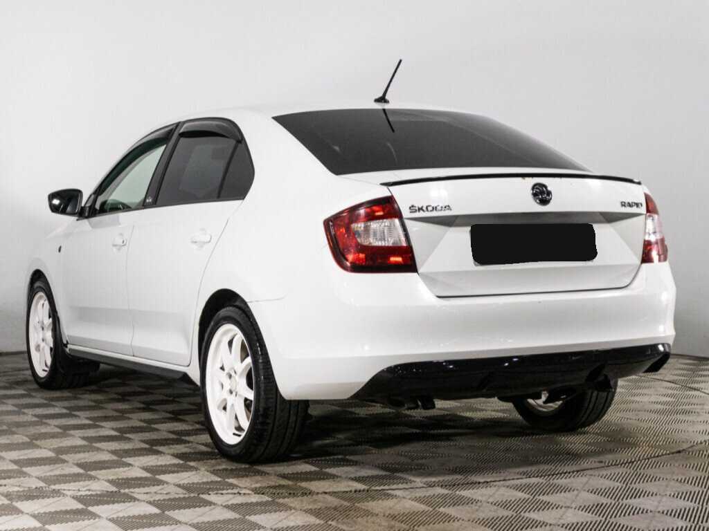 Skoda Rapid с пробегом — 2016 год. Фото: #6