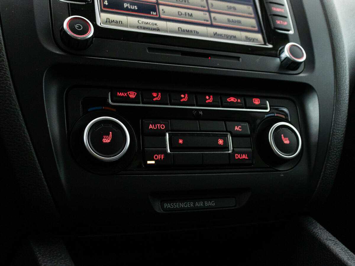 Volkswagen Jetta с пробегом — 2012 год. Фото: #15