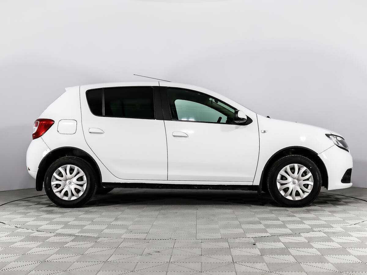 Renault Sandero с пробегом — 2017 год. Фото: #3