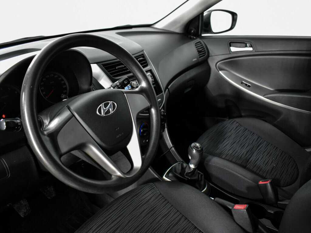 Hyundai Solaris с пробегом — 2014 год. Фото: #8