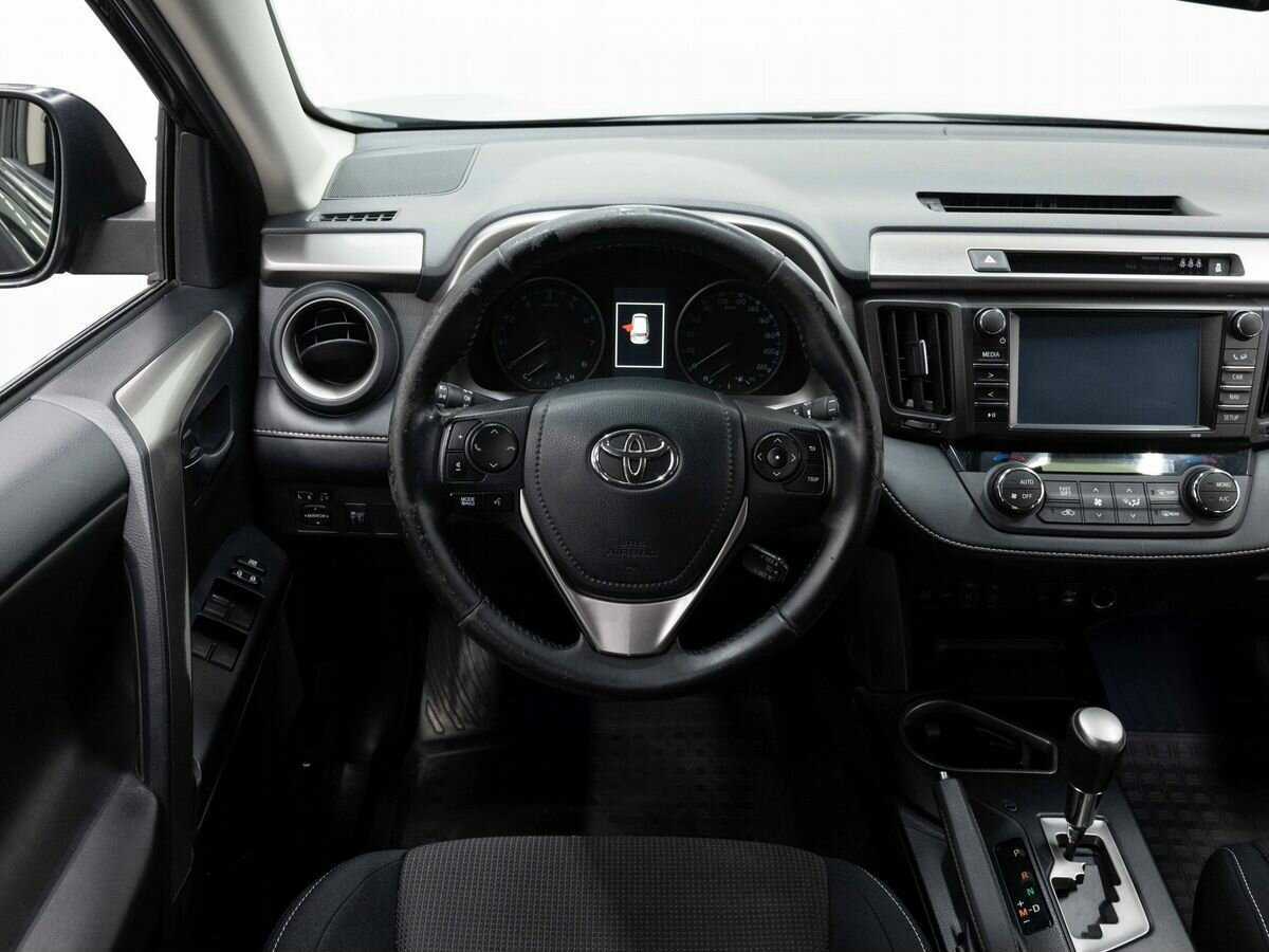 Toyota RAV4 с пробегом — 2017 год. Фото: #14