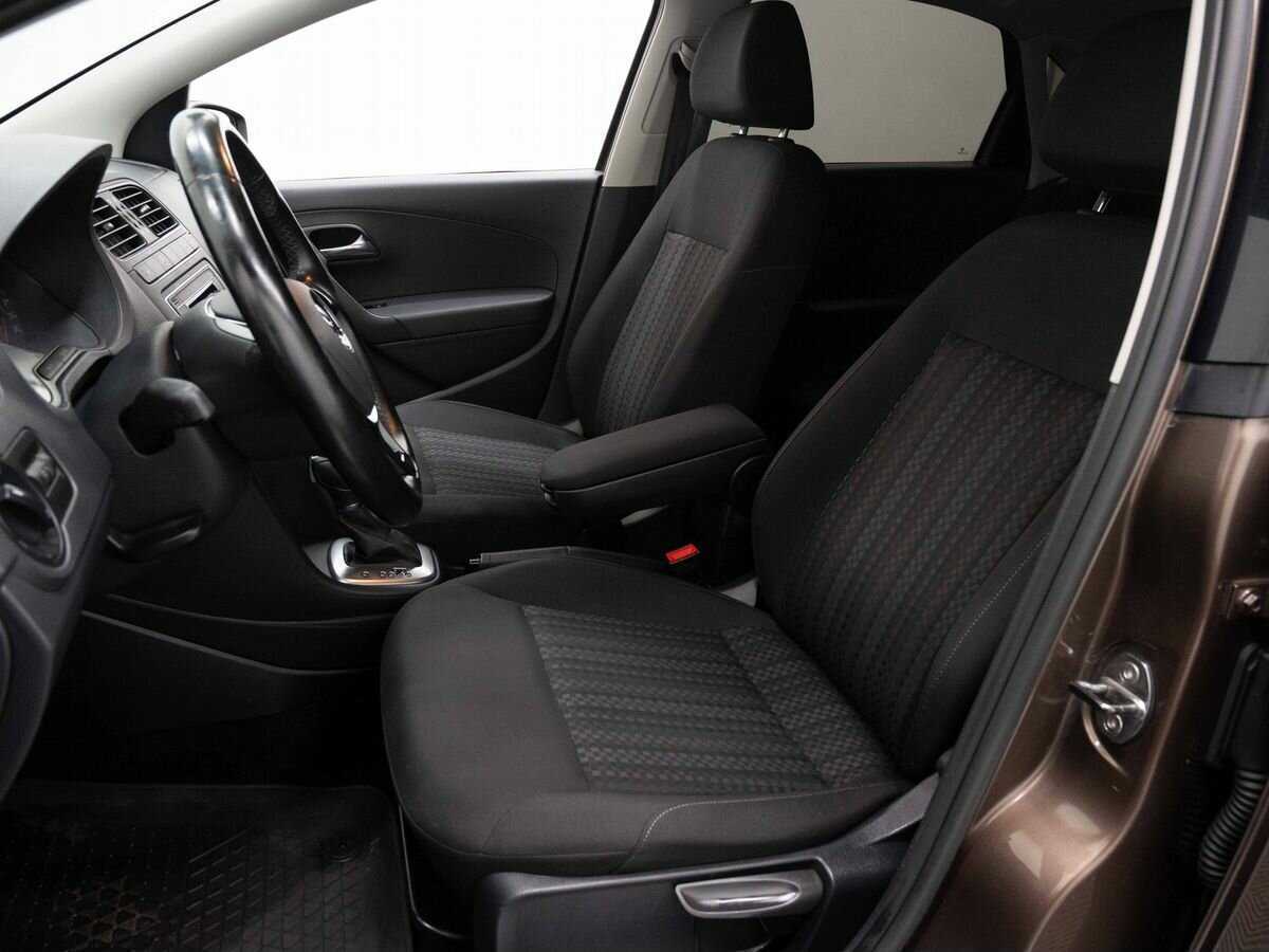 Volkswagen Polo с пробегом — 2016 год. Фото: #8