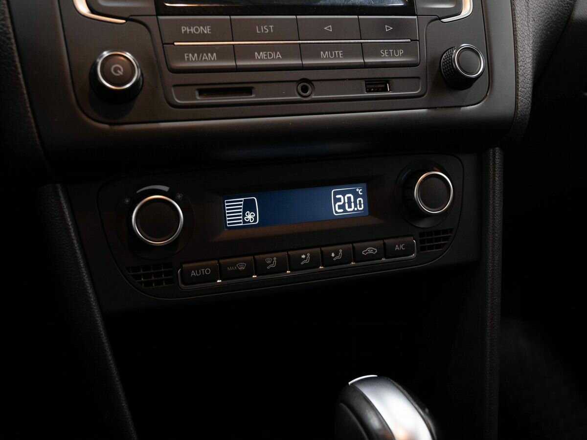 Volkswagen Polo с пробегом — 2016 год. Фото: #19