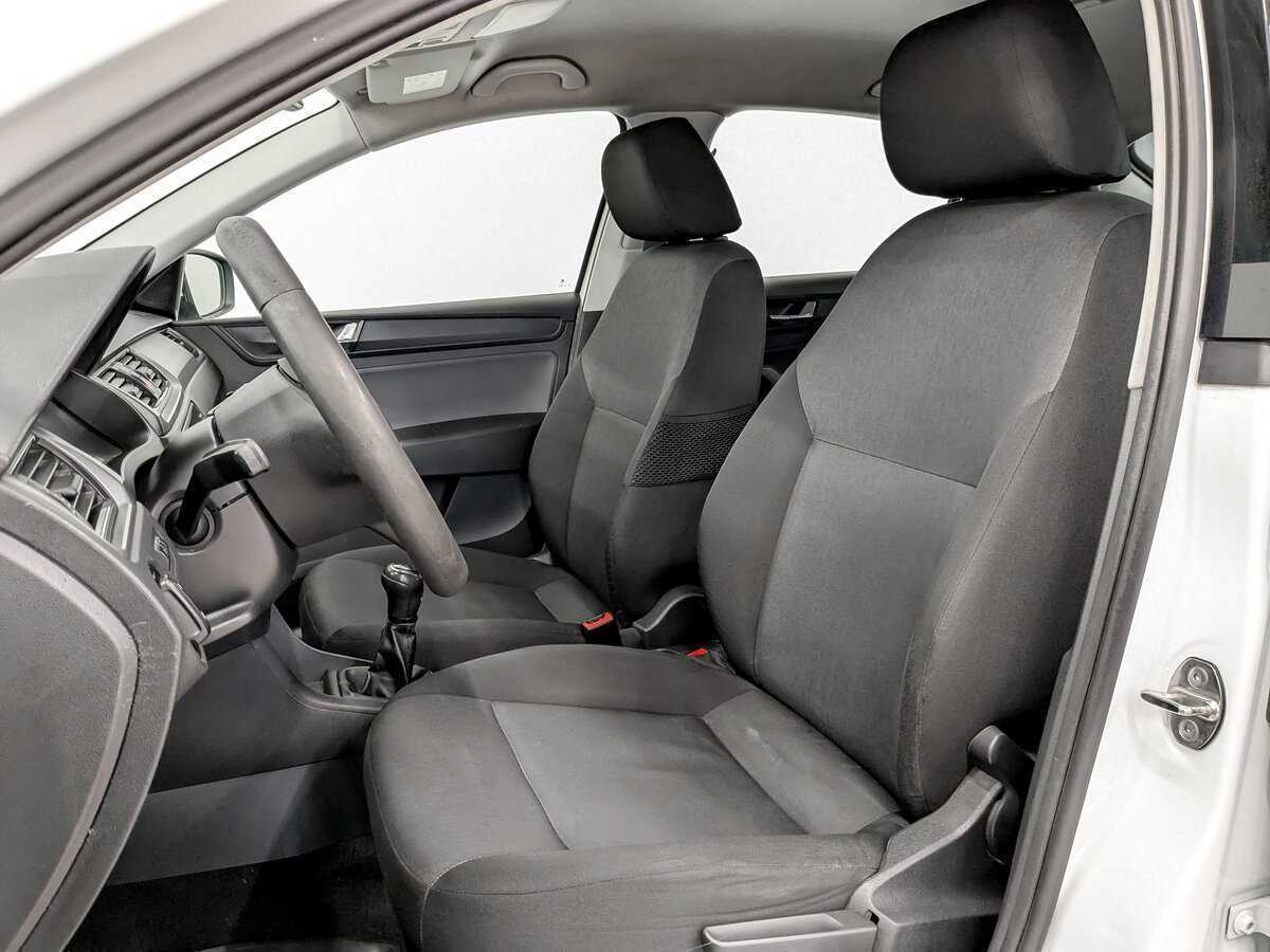 Skoda Rapid с пробегом — 2017 год. Фото: #19