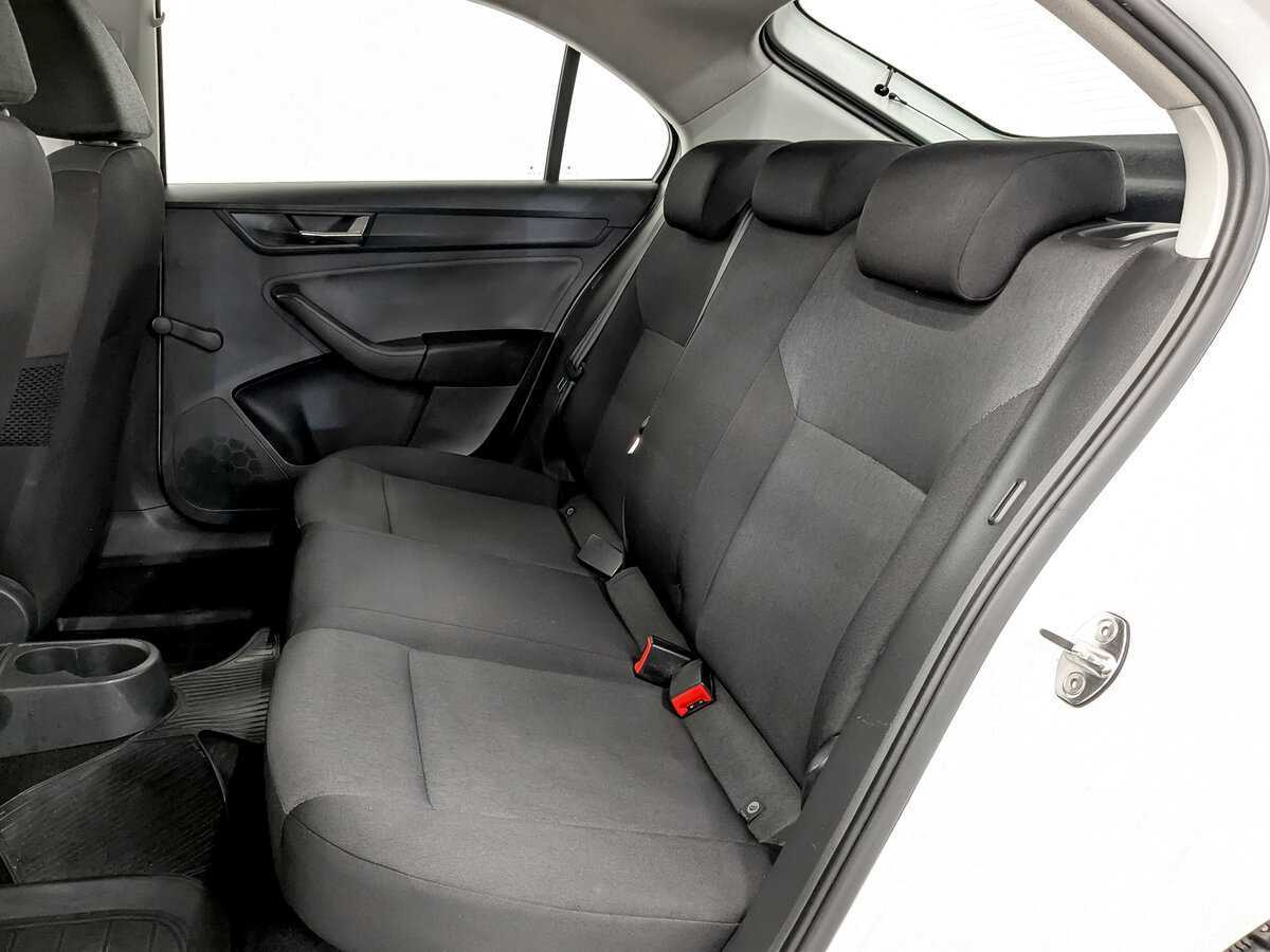 Skoda Rapid с пробегом — 2017 год. Фото: #11