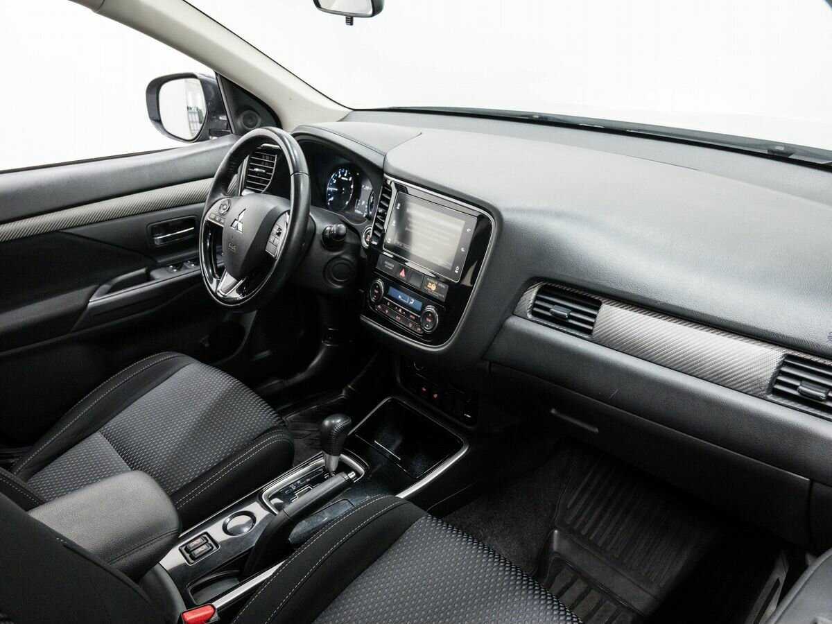 Mitsubishi Outlander с пробегом — 2018 год. Фото: #7