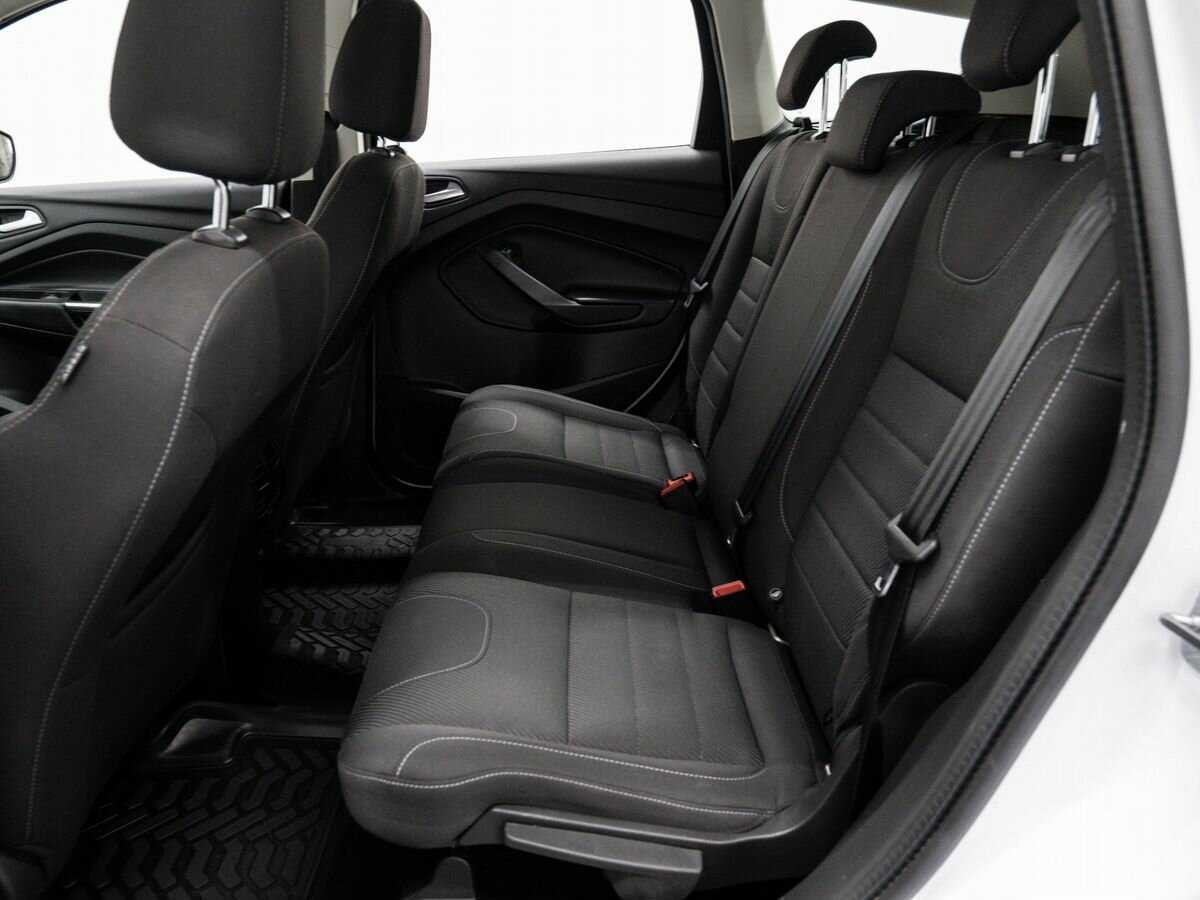 Ford Kuga с пробегом — 2015 год. Фото: #11