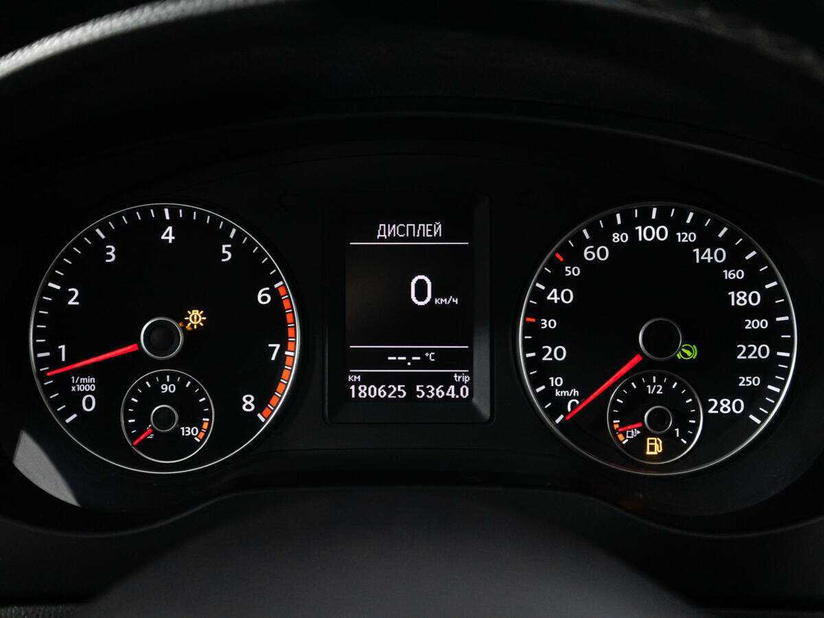 Volkswagen Jetta с пробегом — 2012 год. Фото: #11